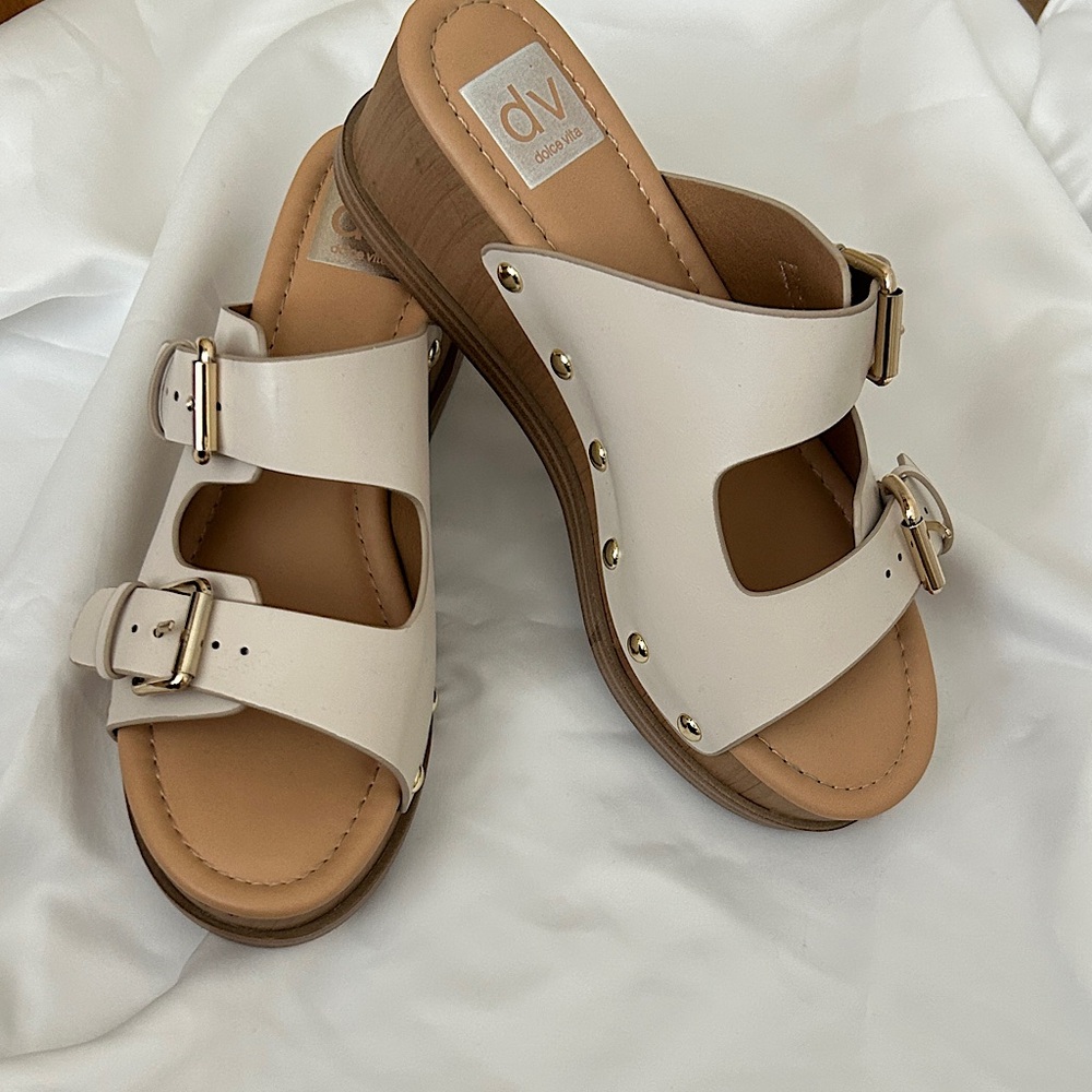 Brand New DV by Dolce Vita Mules 
•	Size: 8
•	Condition: New without box